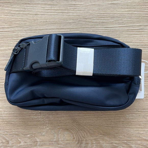 Lululemon Everywhere Belt Bag Navy Blue Nylon One Size - Picture 5 of 7